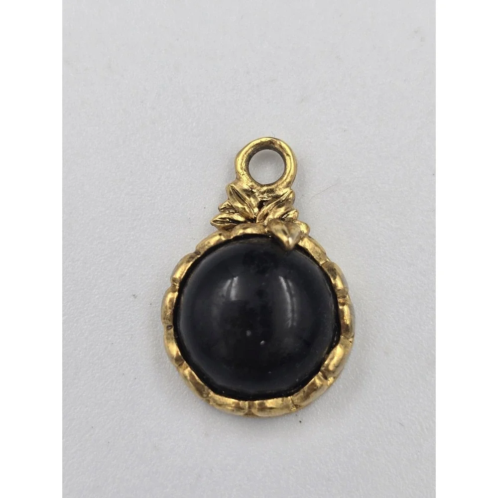 LCi Vintage Liz Claiborne‎ Gold Tone Black Cabochon Gold tone Pendant Charm - Picture 3 of 7